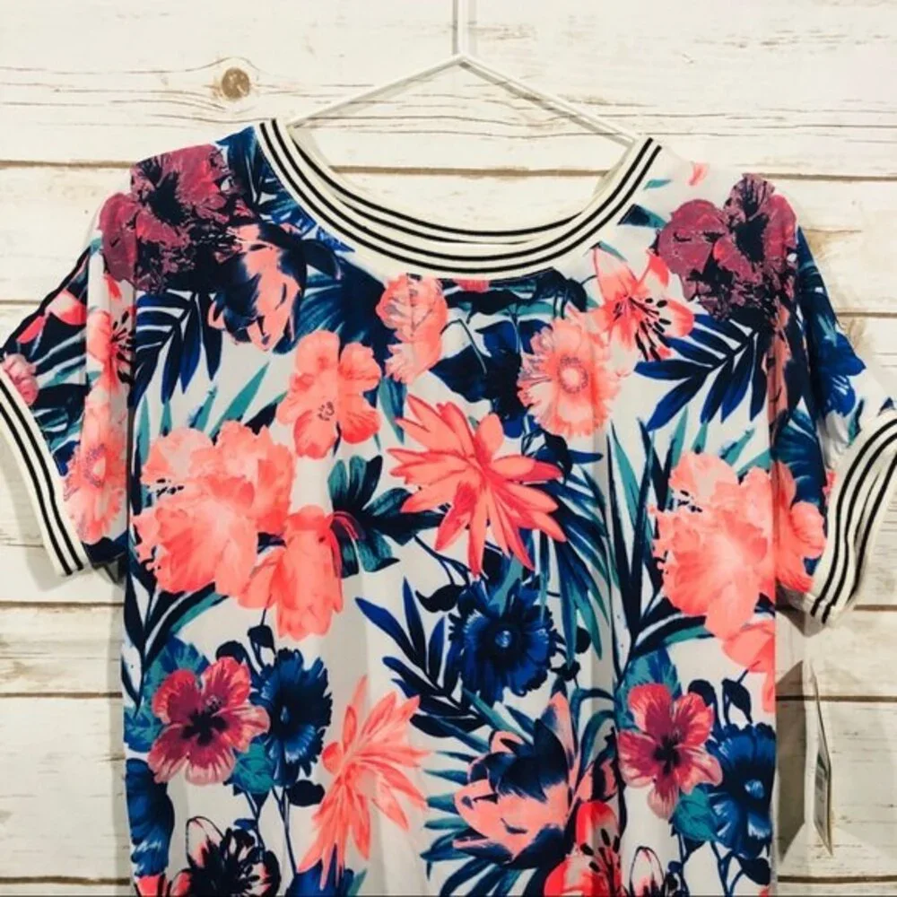 Rewind women’s floral short sleeve high low top L - Picture 2 of 7